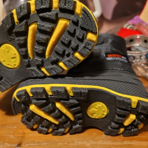 Boots - Picture 3 of 5